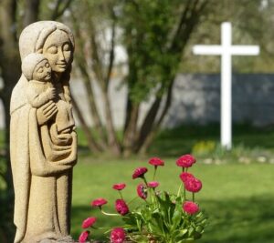 Así se apareció por primera vez la Virgen, aún viva, a Santiago Apóstol en España 2024