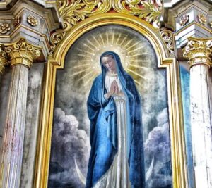 Celebración de la Virgen del Carmen que nos invita a orar y libra del infierno 2025