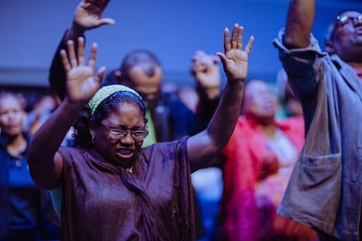 Desatando la Fuerza Celestial: Oraciones Poderosas a Dios para Cada Momento de tu Vida 2024