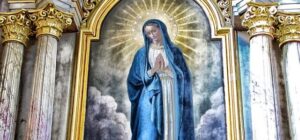 Letanías de la Santísima Virgen: Guía de Devoción y Oración 2025