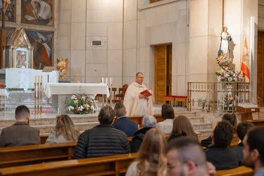 Novena a la Divina Misericordia: guía y oraciones 2025