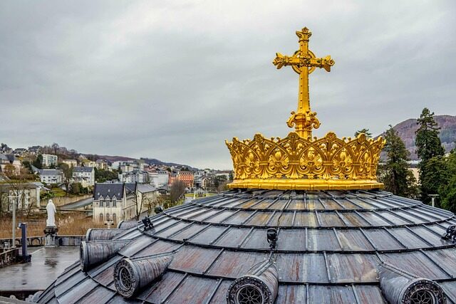 VIDEO EN VIVO: Reza desde la gruta de la Virgen de Lourdes en Francia 2025