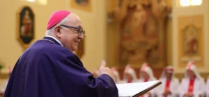 Descubre el poderoso mensaje del cardenal Re en la misa que podría cambiar el futuro de la iglesia 2025
