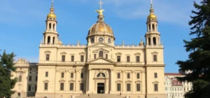 Descubre la sorprendente visita del Papa León XIV a un proyecto que cambiará el futuro en Castel Gandolfo 2025