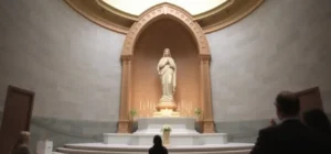 Increíble sorpresa en una universidad española: ¡un templete dedicado a la Virgen Desatanudos! 2025